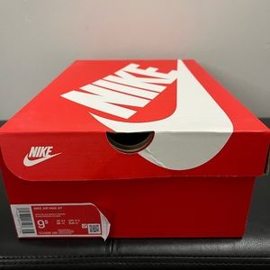 Nike Air Max AP .Size 9.5. Never worn with original box .